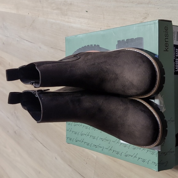 Kensie Ladies Chelsea suede boots - Picture 2 of 7